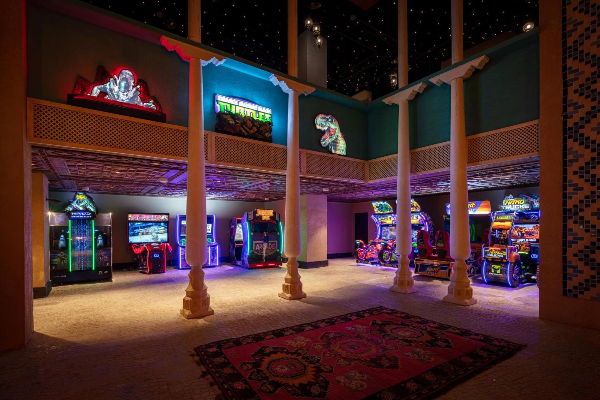 Karavansaray Turkistan Harbour Hotel -Flying Theatre Access ภายนอก รูปภาพ The arcade at the MGM Grand Hotel