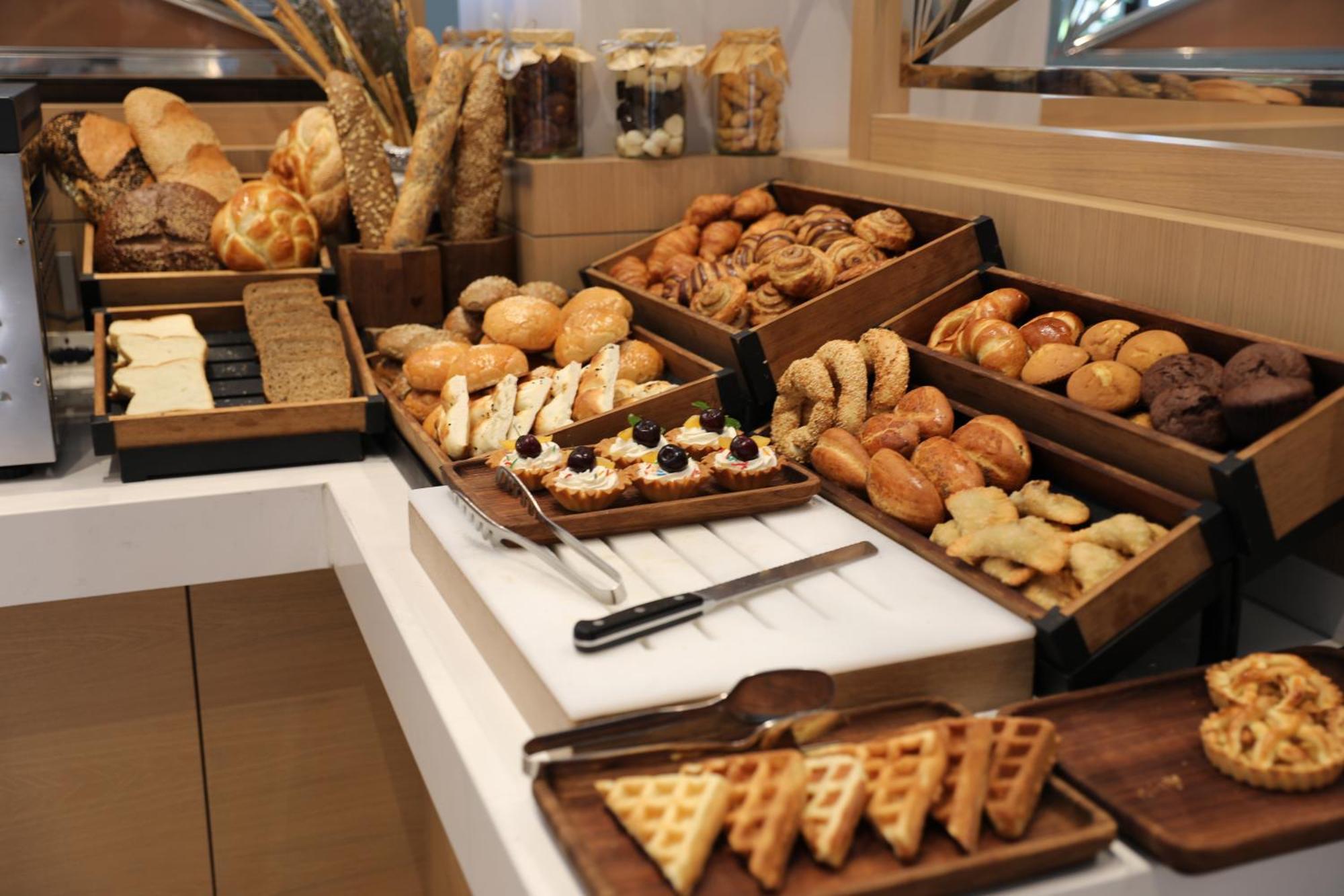Karavansaray Turkistan Harbour Hotel -Flying Theatre Access ภายนอก รูปภาพ A bread station
