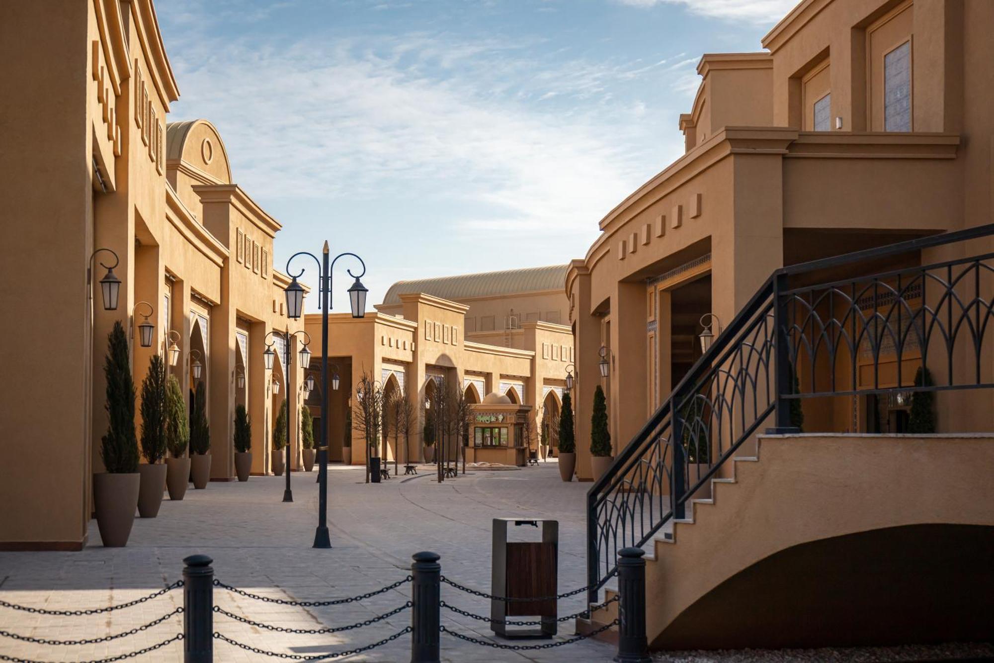 Karavansaray Turkistan Harbour Hotel -Flying Theatre Access ภายนอก รูปภาพ The Village Outlet Mall