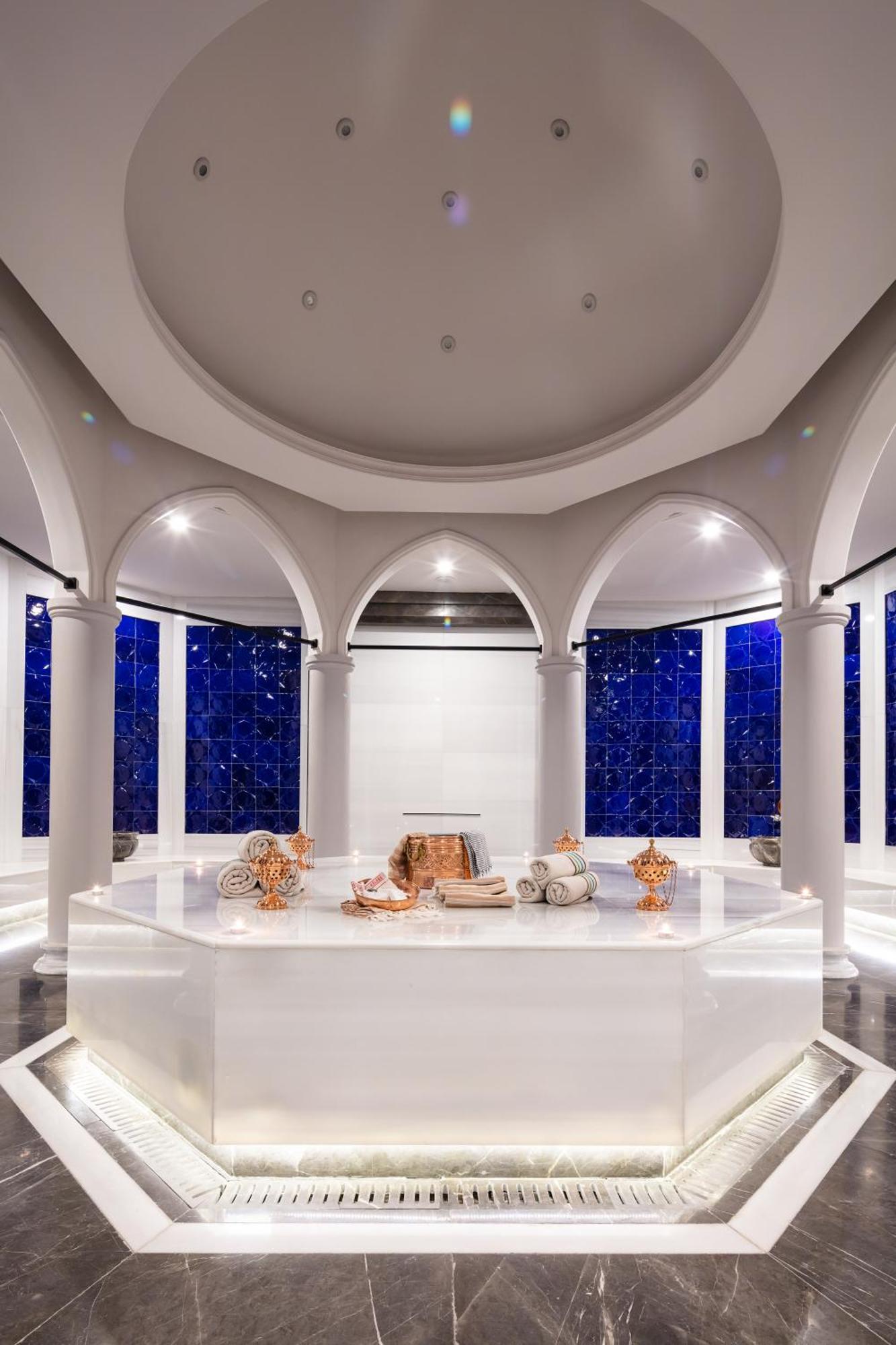 Karavansaray Turkistan Harbour Hotel -Flying Theatre Access ภายนอก รูปภาพ Turkish bath at the Four Seasons Hotel, Istanbul