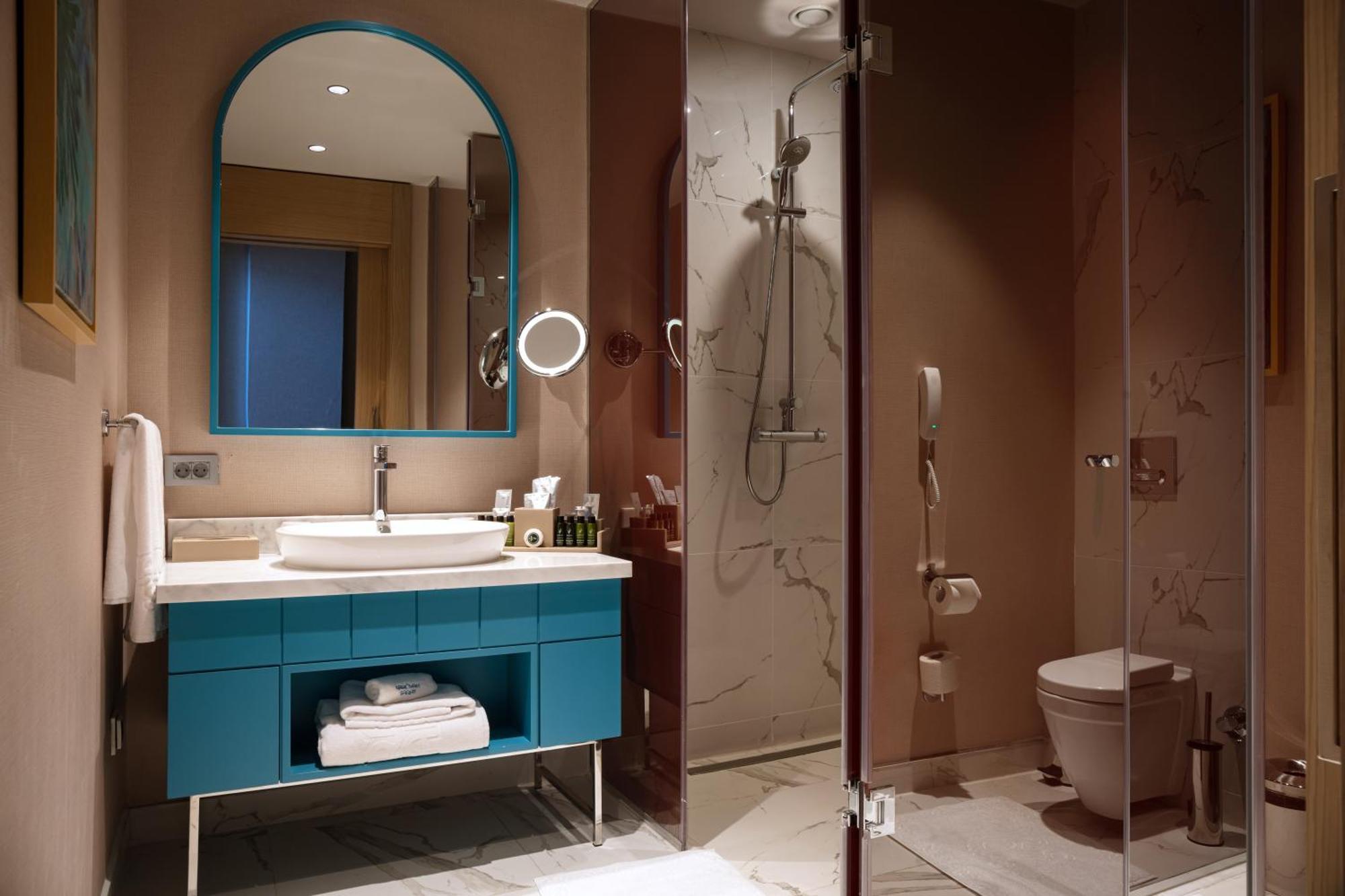 Karavansaray Turkistan Harbour Hotel -Flying Theatre Access ภายนอก รูปภาพ A bathroom in a hotel