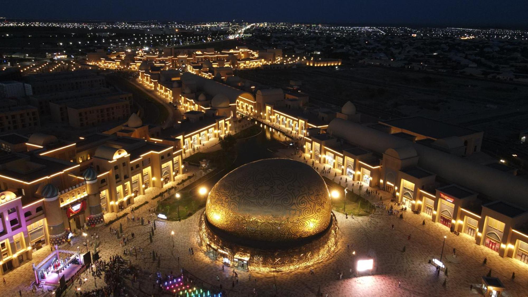 Karavansaray Turkistan Harbour Hotel -Flying Theatre Access ภายนอก รูปภาพ Al-Shaqra at night