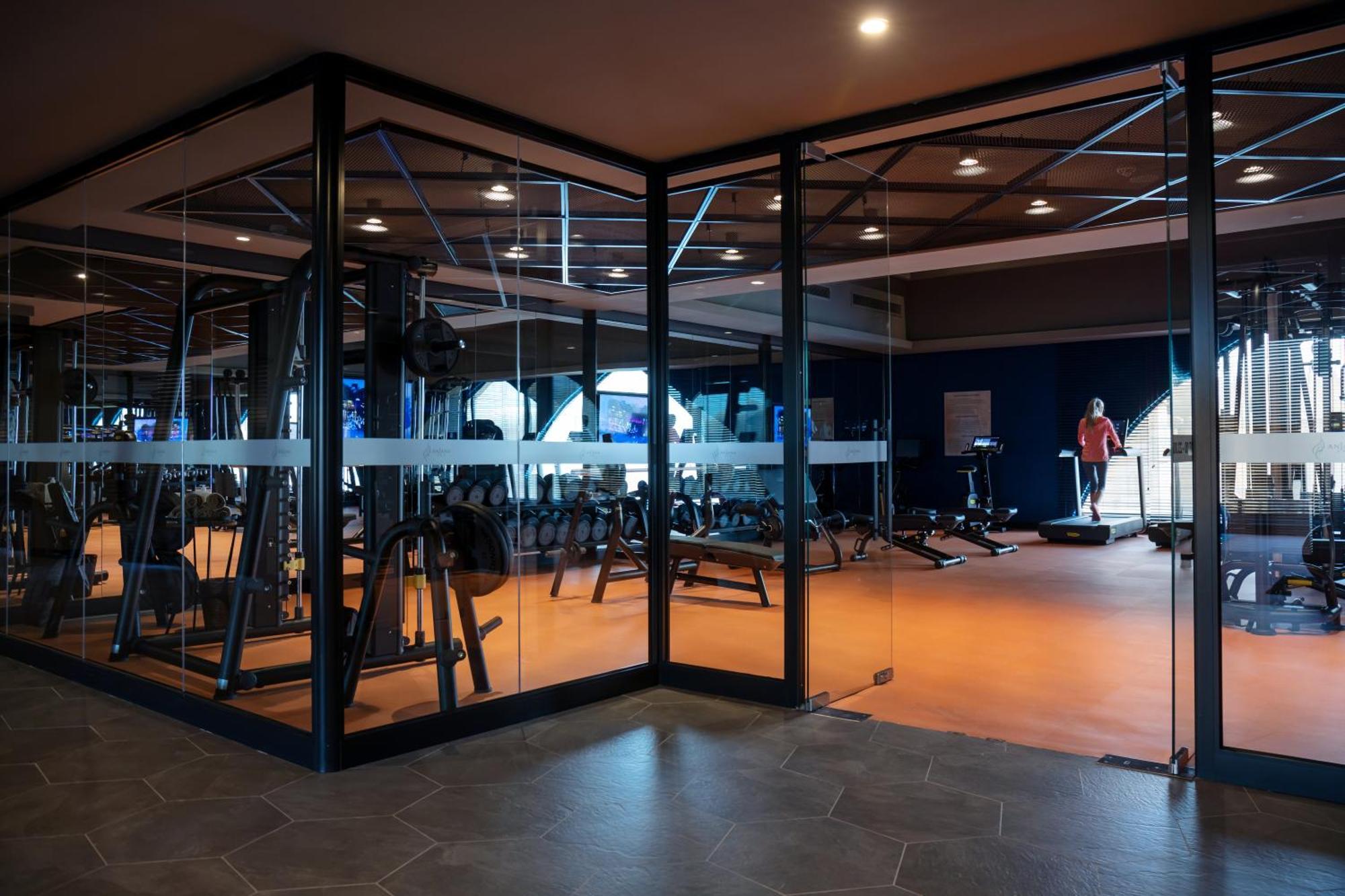 Karavansaray Turkistan Harbour Hotel -Flying Theatre Access ภายนอก รูปภาพ The gym at the hotel