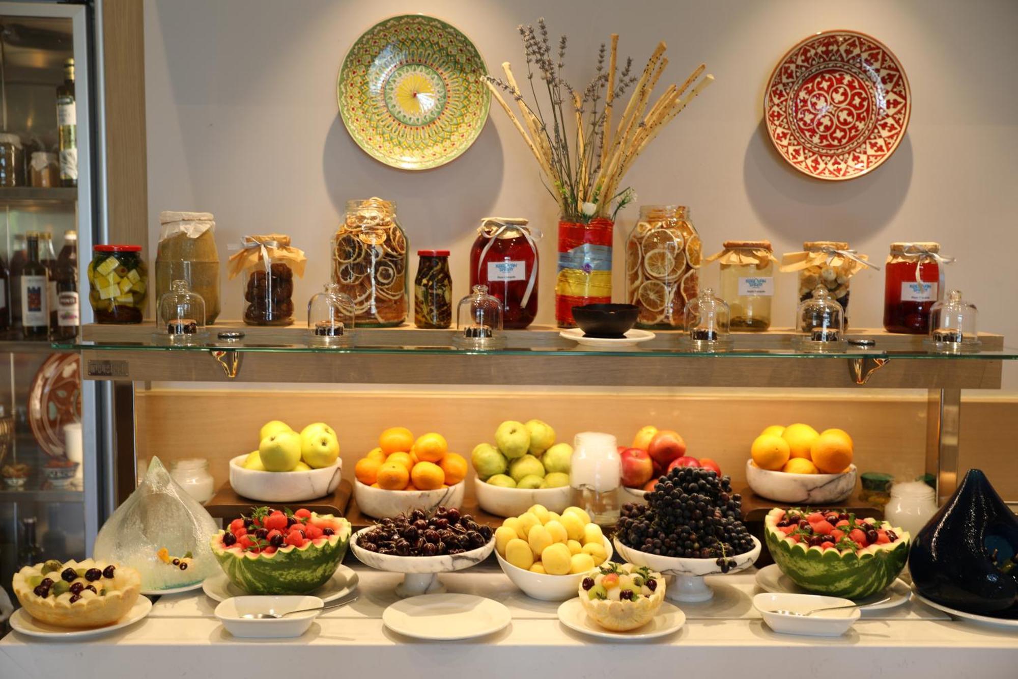 Karavansaray Turkistan Harbour Hotel -Flying Theatre Access ภายนอก รูปภาพ A fruit salad bar